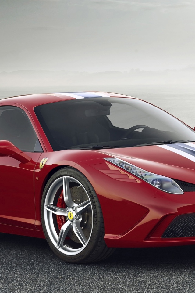 Красный Ferrari 458 speciale