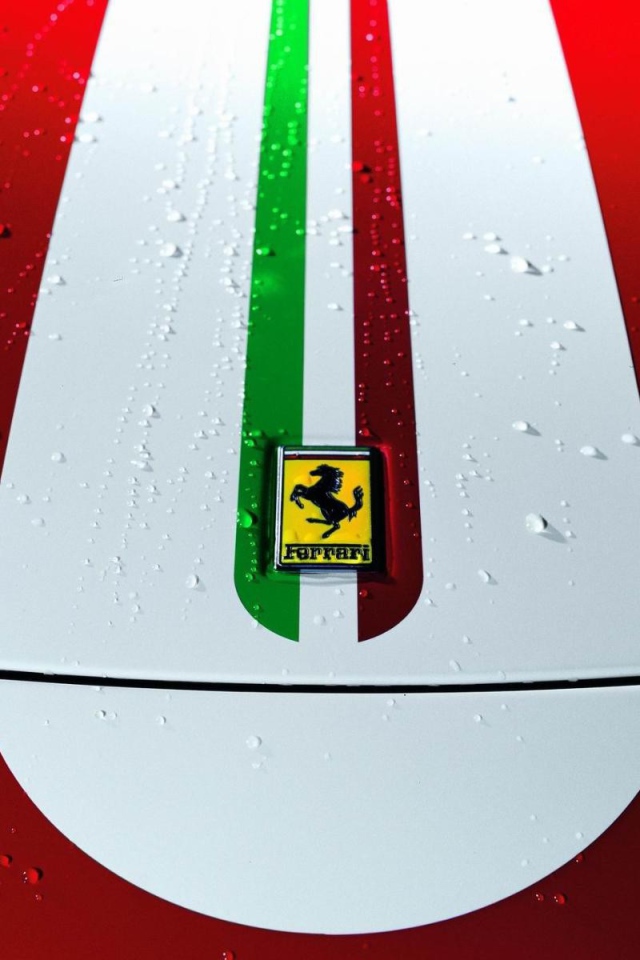 Капот Феррари