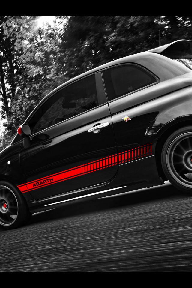 Красивый автомобиль Fiat 500 в Москве