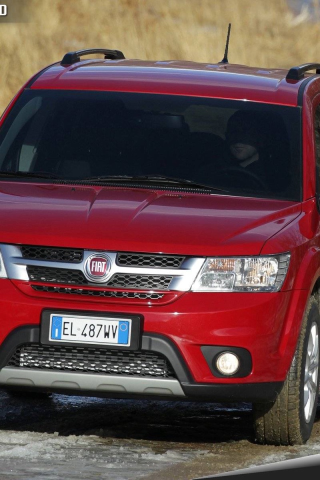 Красивый автомобиль Fiat Freemont в Москве