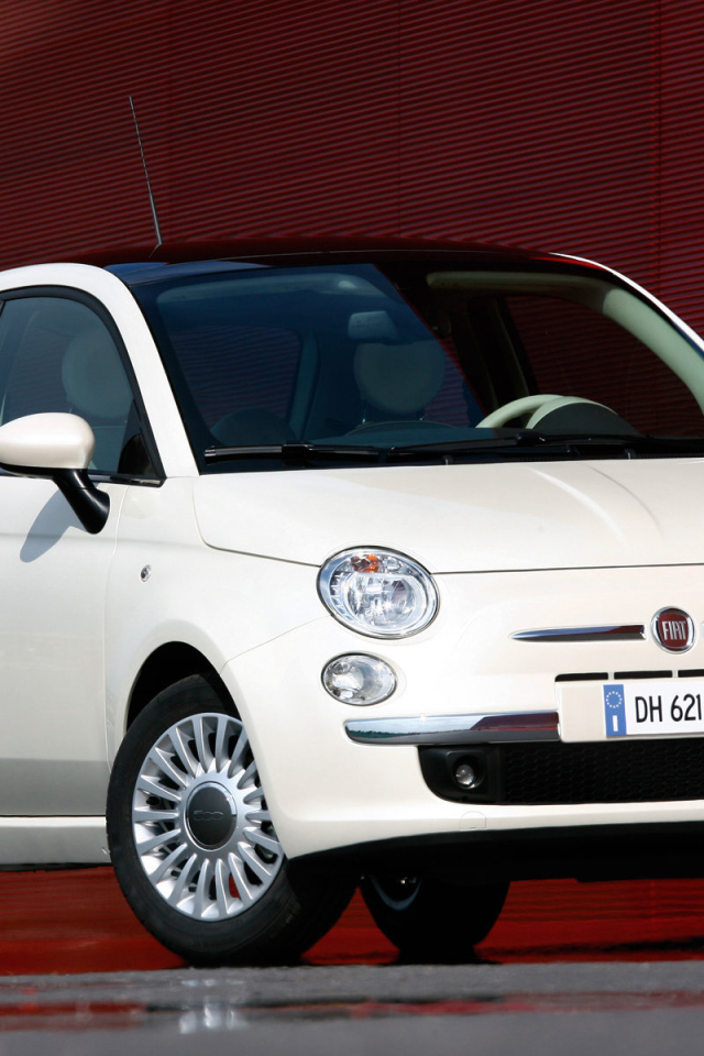 Автомобиль марки Fiat модели 500