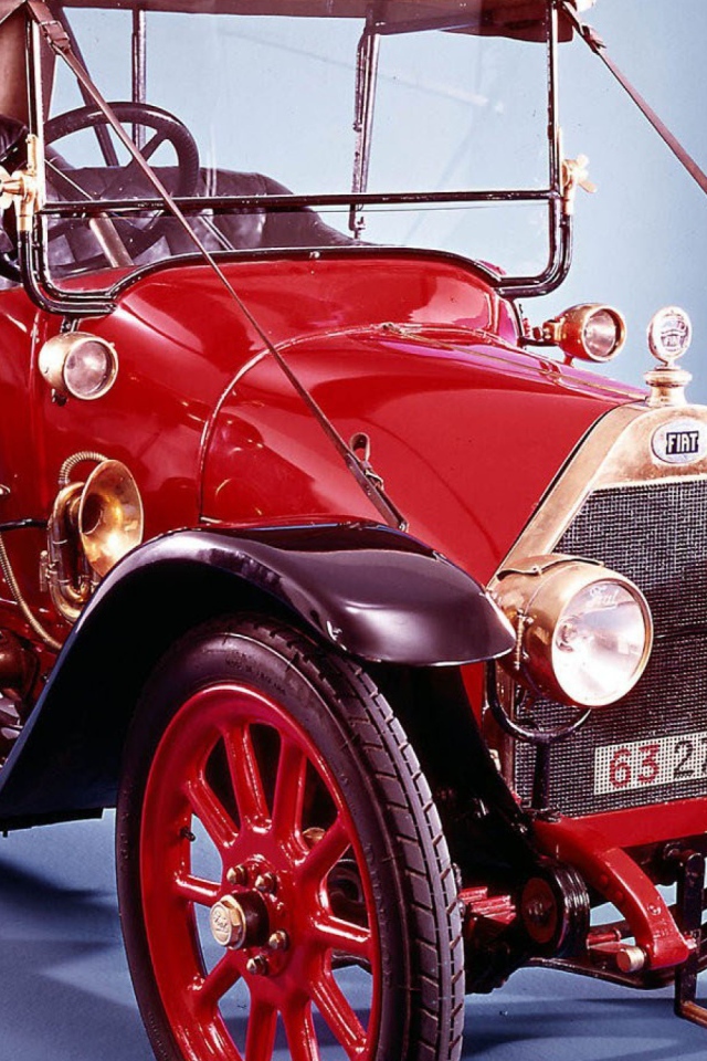 Старинный красный Фиат