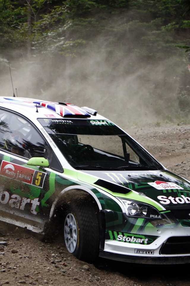 Спортивный форд занесло на дороге