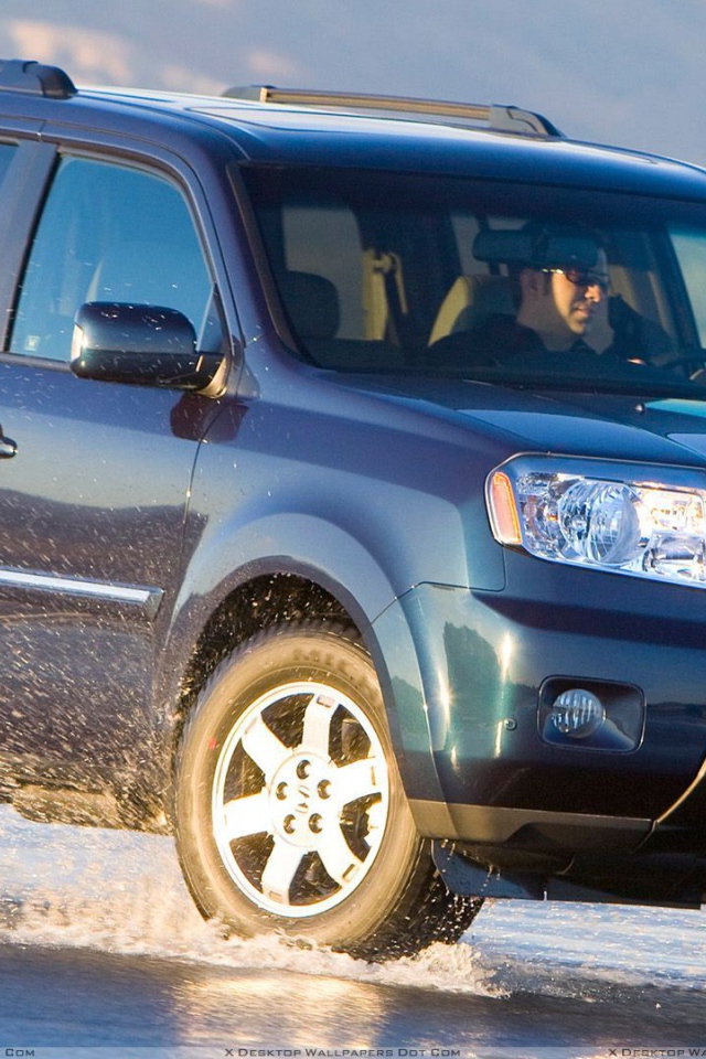 Красивый автомобиль Honda Pilot