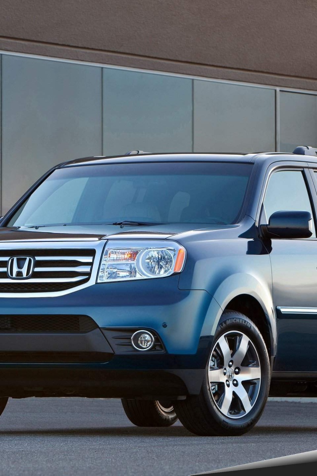 Красивый автомобиль Honda Pilot в Москве