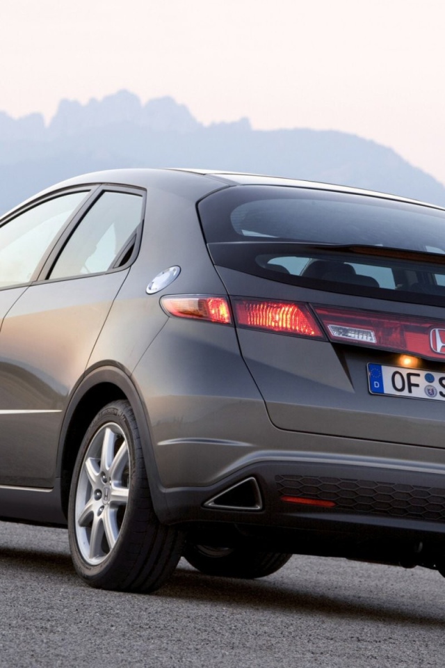 Автомобиль марки Honda модели Civic 5D