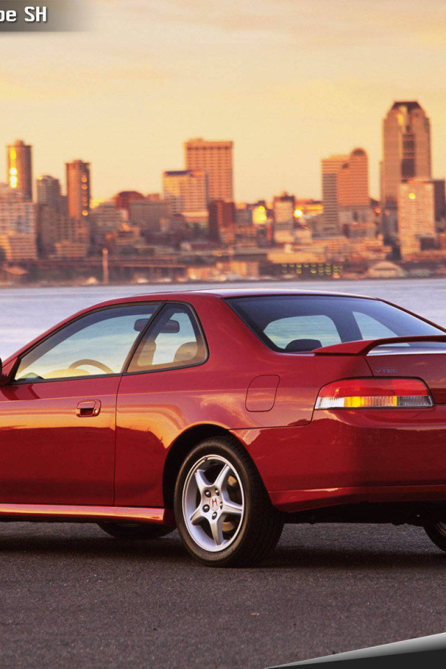 Автомобиль Honda Prelude club на дороге