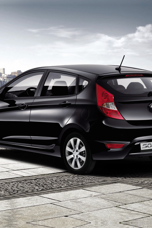 Красивый автомобиль Hyundai Solaris в Москве