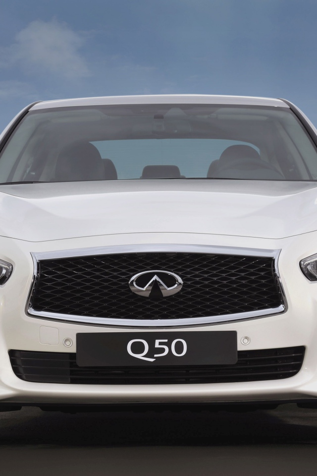 Тест драйв автомобиля Infiniti Q50 2014 года