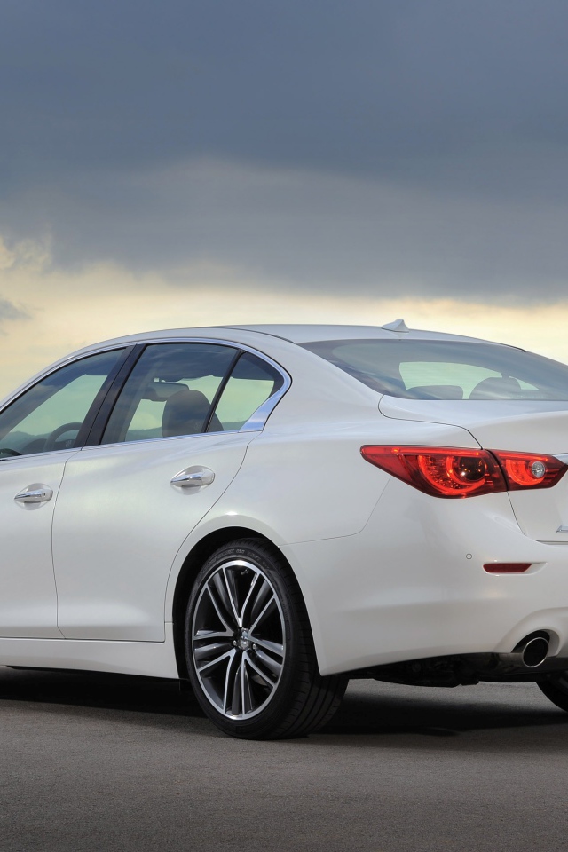 Новый автомобиль Infiniti Q50 2014 года