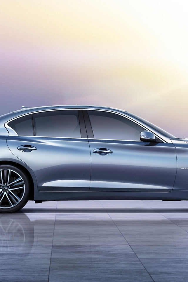 Новая машина Infiniti Q50 2014 года