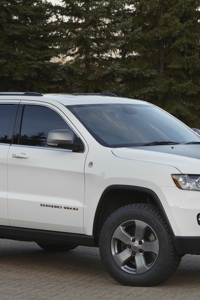 Красивый автомобиль Джип Гранд Чероки 2014 в Москве