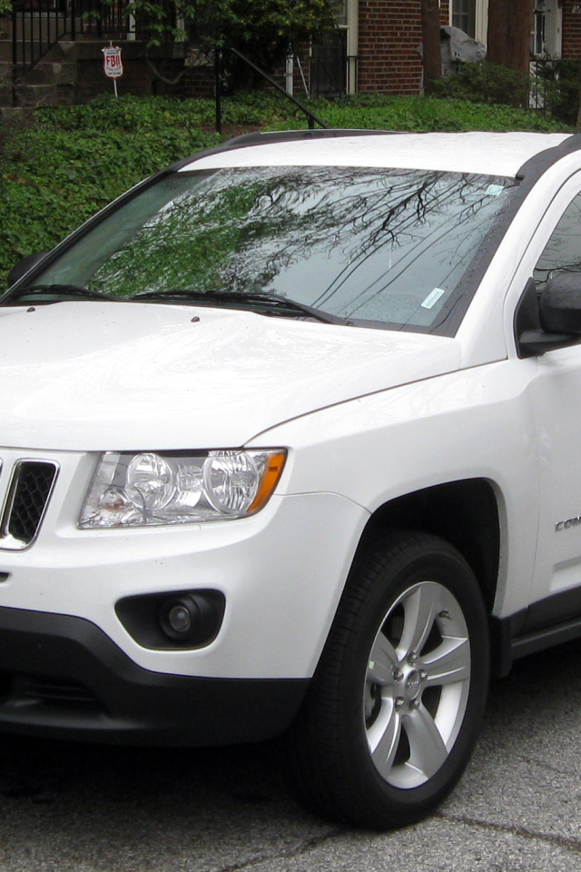 Белый Jeep Compass