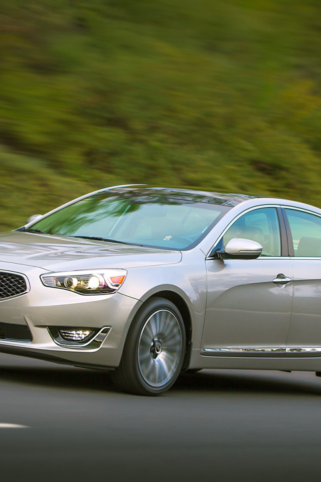 Новая машина Kia Cadenza 2014 года