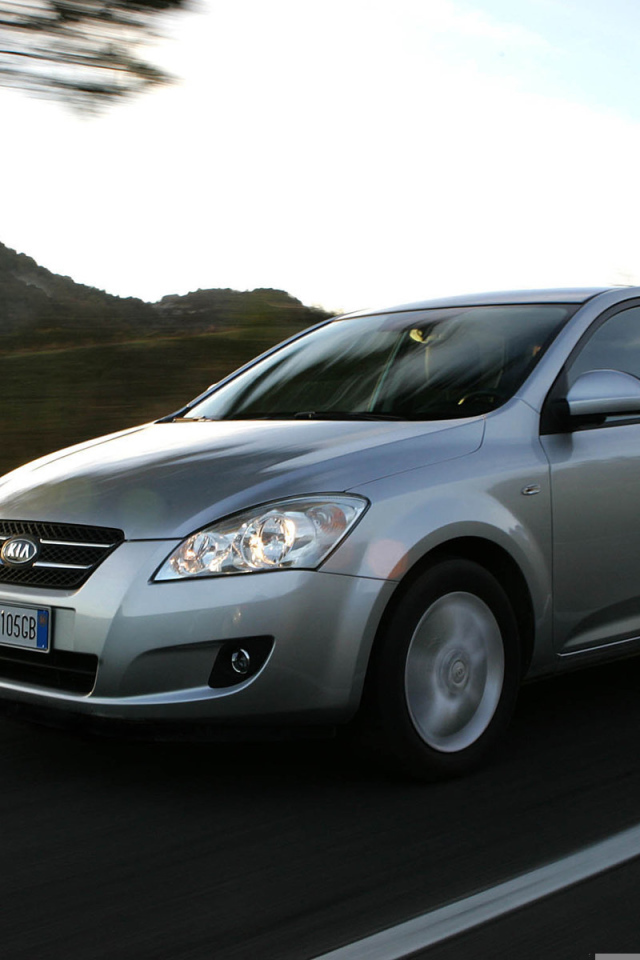 Автомобиль марки Kia модели Ceed