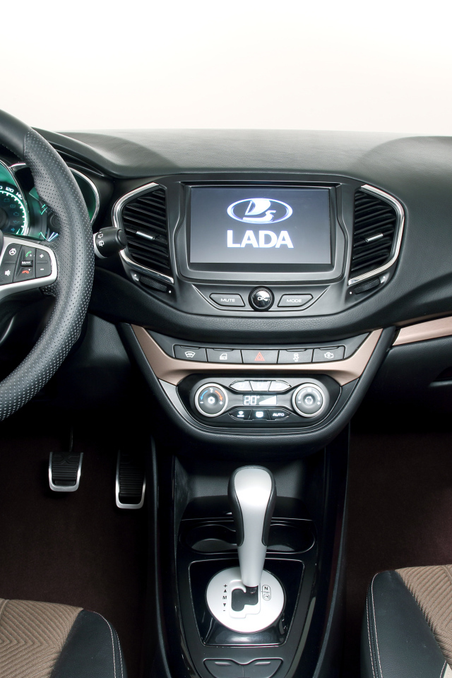 За рулем Лады Веста