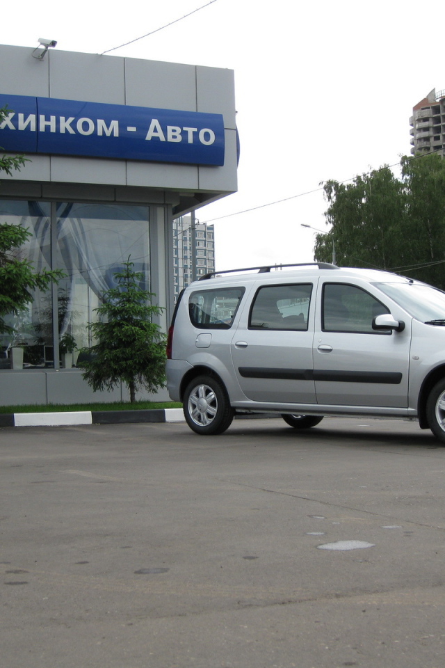 Lada Largus в городе