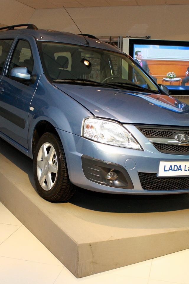 Lada Largus в автосалоне