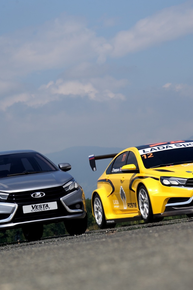 Две модели Лада Веста