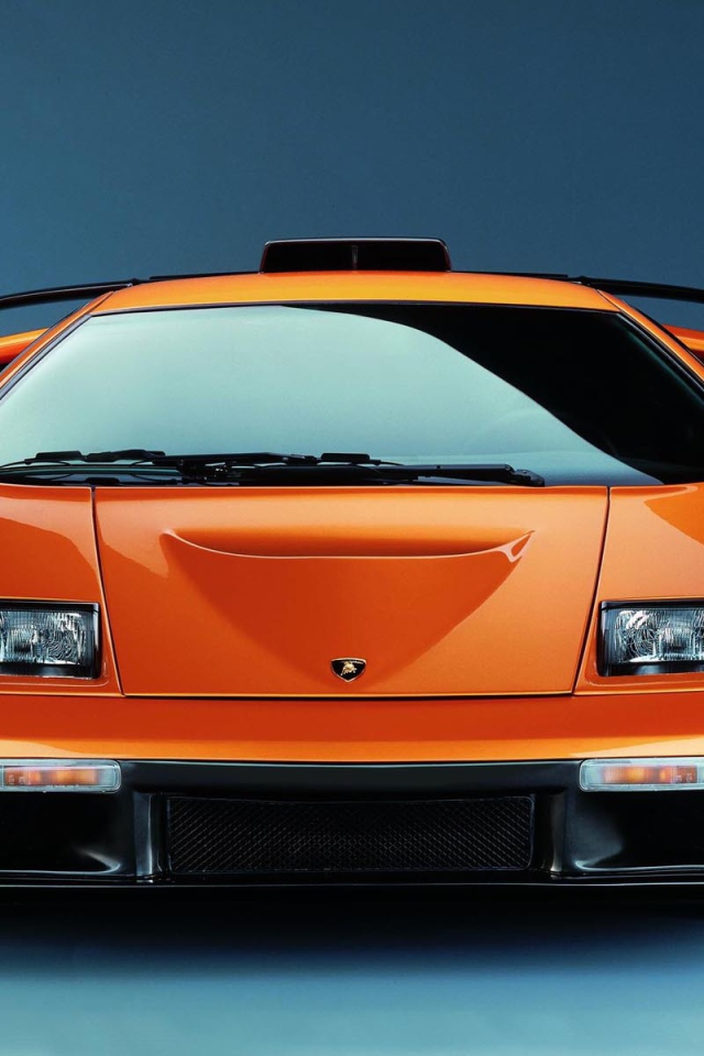 Автомобиль марки Lamborghini модели Diablo