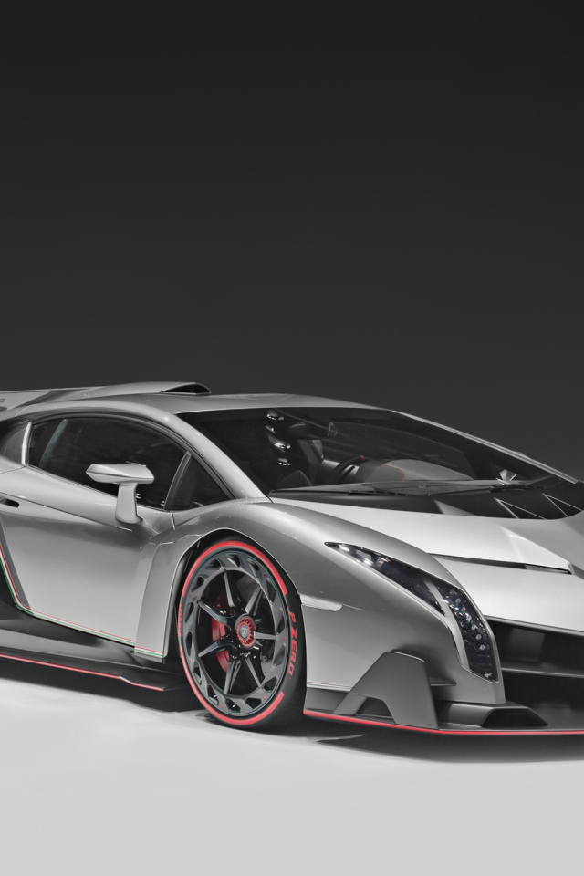 Автомобиль марки Lamborghini модели Veneno