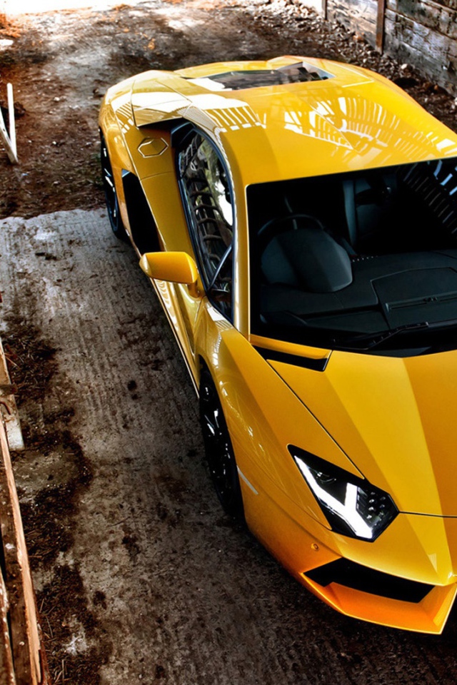 Машина Lamborghini aventador
