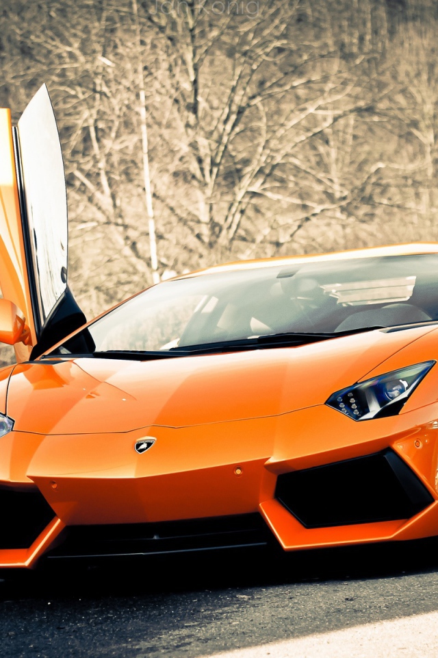 Супер автомобиль Lamborghini Aventador