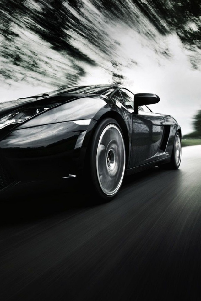 Ламборджини на дороге в движении