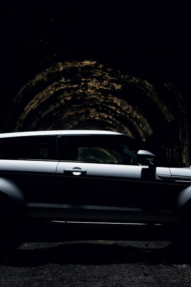 Красивый автомобиль Land Rover A8 в Москве