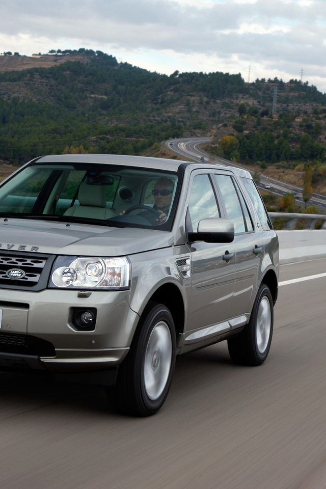 Красивый автомобиль Land Rover Freelander 2 в Москве