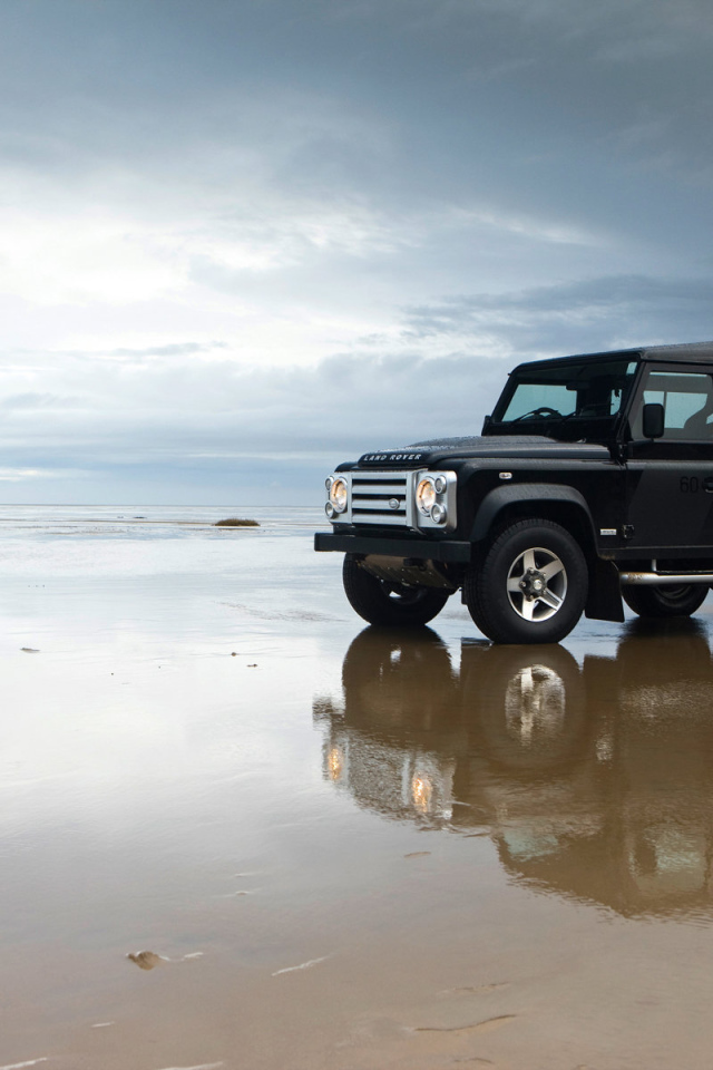 Надежный автомобиль Land Rover Defender
