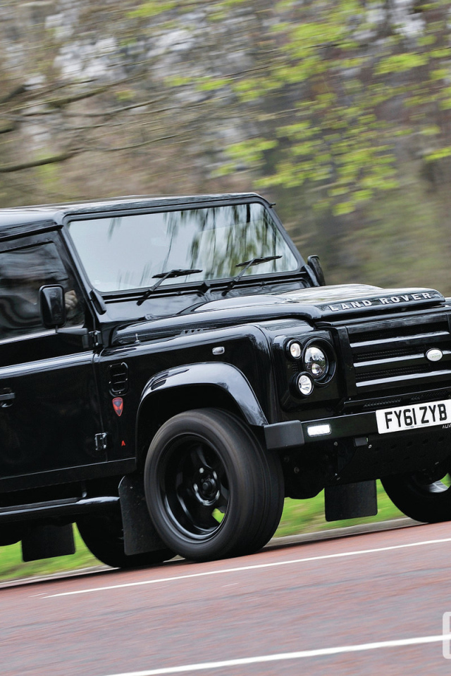 Тест драйв автомобиля Land Rover Defender