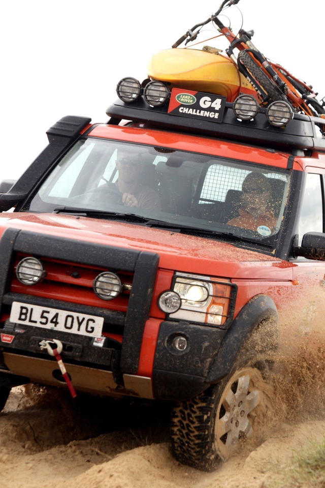 Надежная машина Land Rover Defender