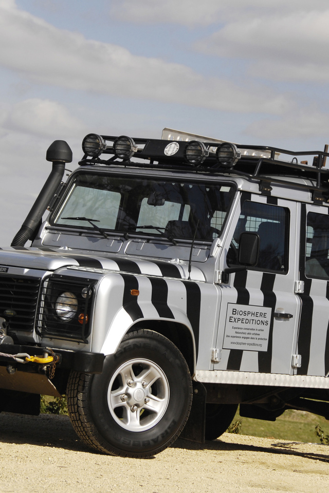 Новая машина Land Rover Defender
