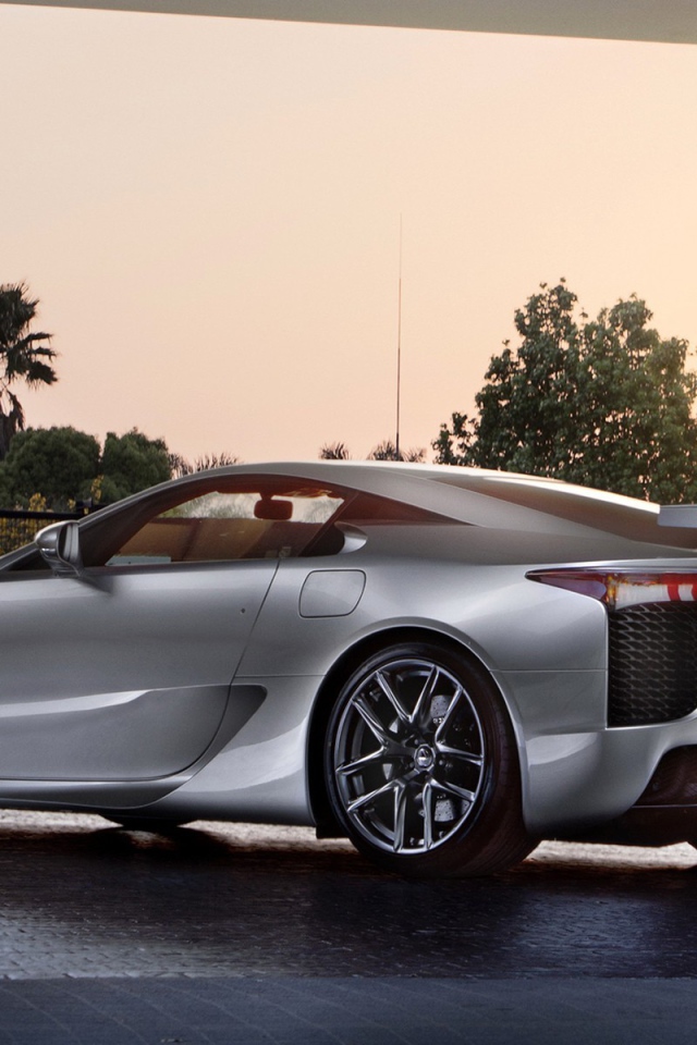 Серебристый Лексус