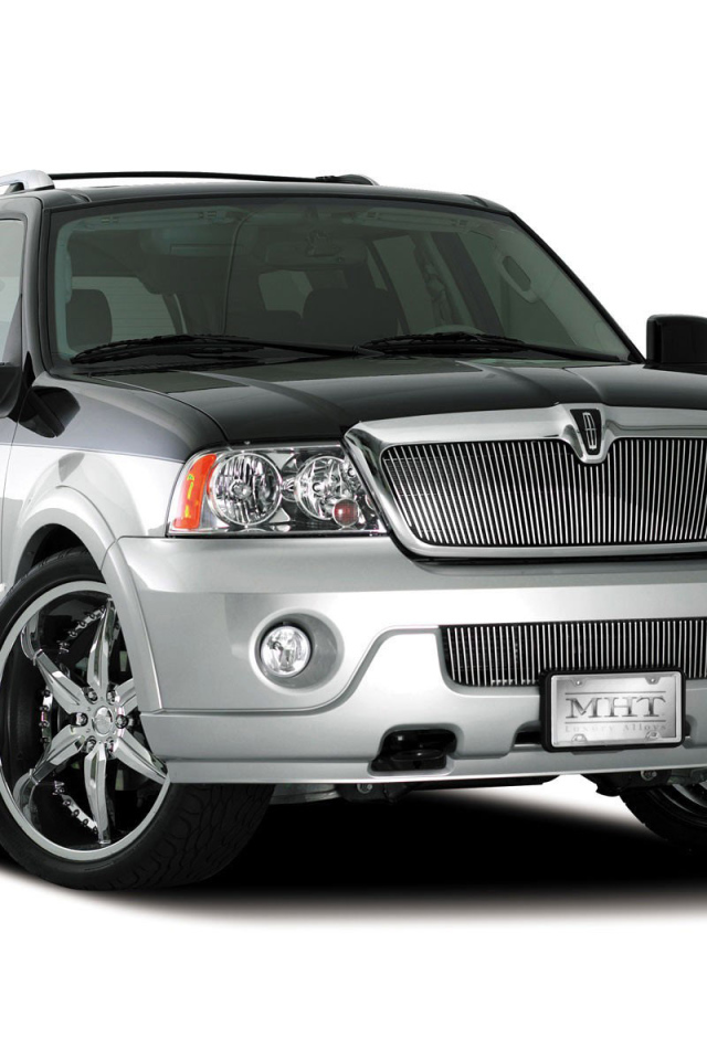 Красивый автомобиль Lincoln Navigator 2014 в Москве