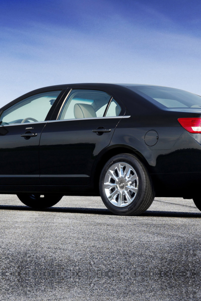 Красивый автомобиль Lincoln MKZ в Москве