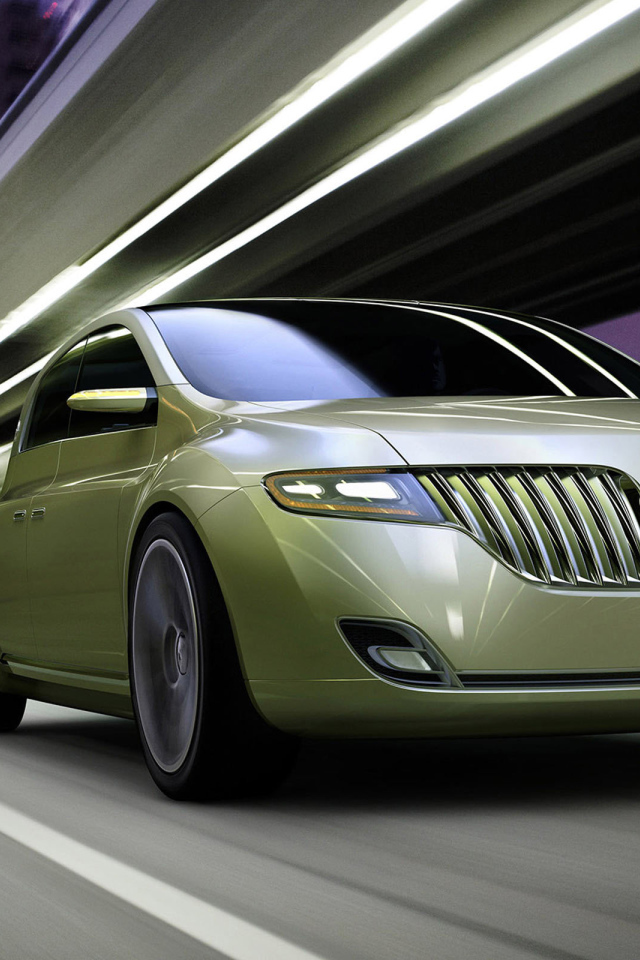 Красивый автомобиль Lincoln Town Car в Москве