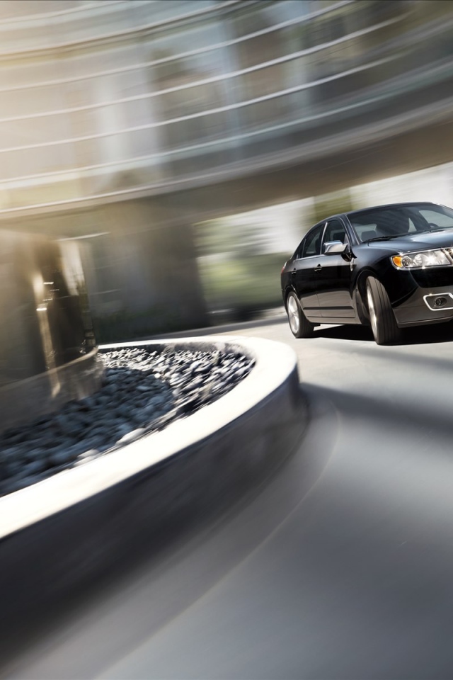 Автомобиль марки Lincoln модели MKZ