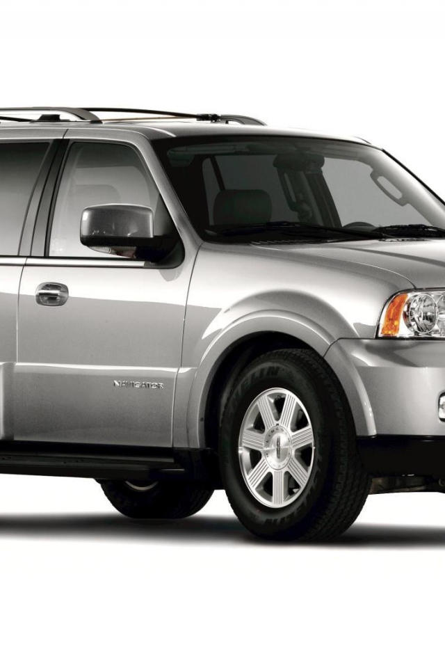 Автомобиль марки Lincoln модели Navigator