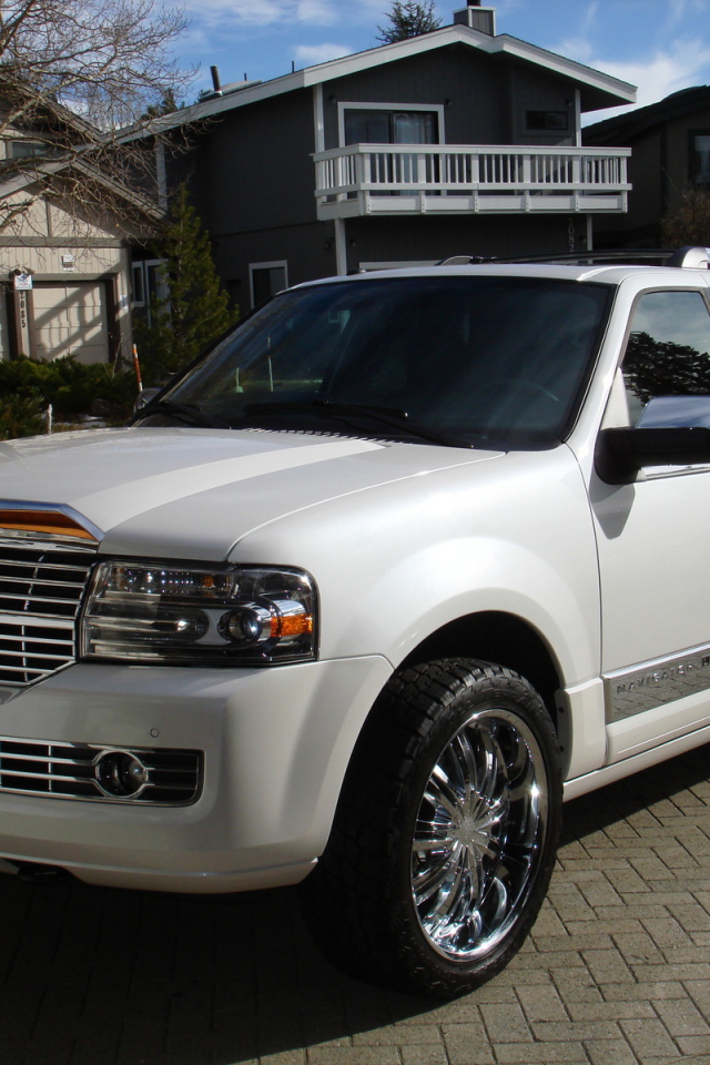 Новый автомобиль Lincoln Navigator 2014