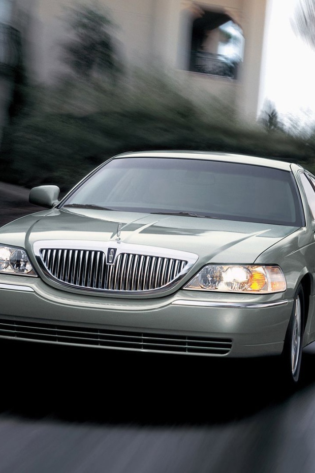 Новый автомобиль Lincoln Town Car