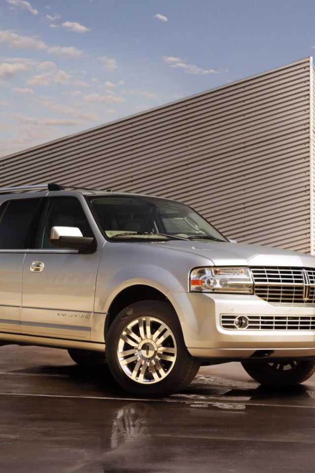 Надежный автомобиль Lincoln Navigator 2014