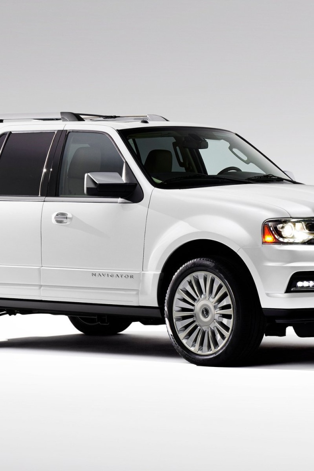 Надежный автомобиль Lincoln Navigator 2015