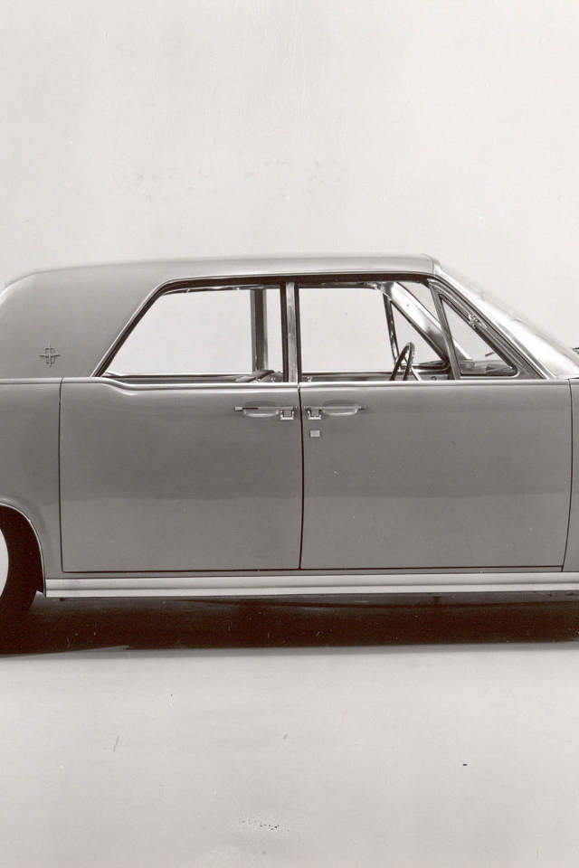 Надежный автомобиль Lincoln Continental