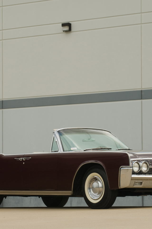 Надежная машина Lincoln Continental