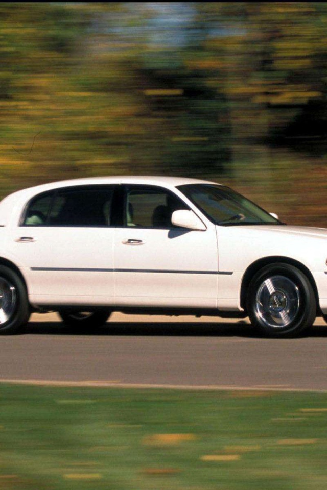 Надежный автомобиль Lincoln Town Car