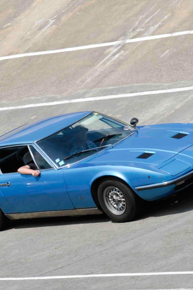 Красивый автомобиль Maserati Indy