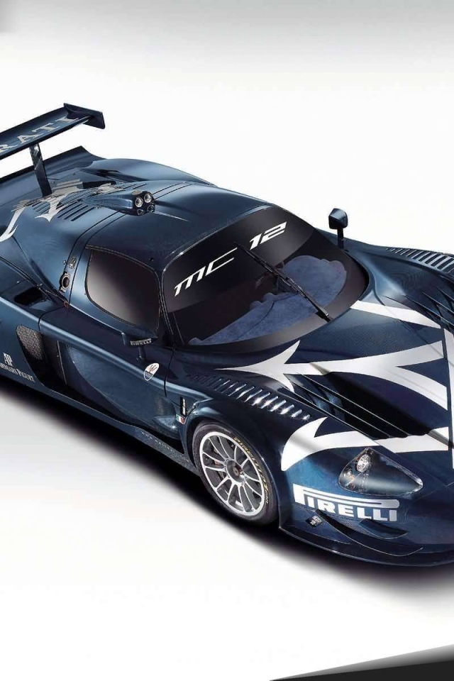 Красивый автомобиль Maserati MC12