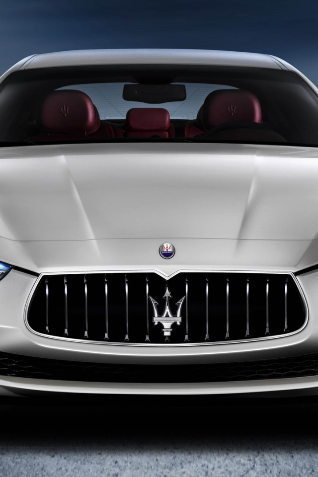 Автомобиль марки Maserati модели Ghibli